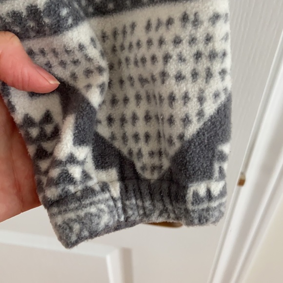 O’Neill Cozy Sweater with Pouch - Picture 5 of 8